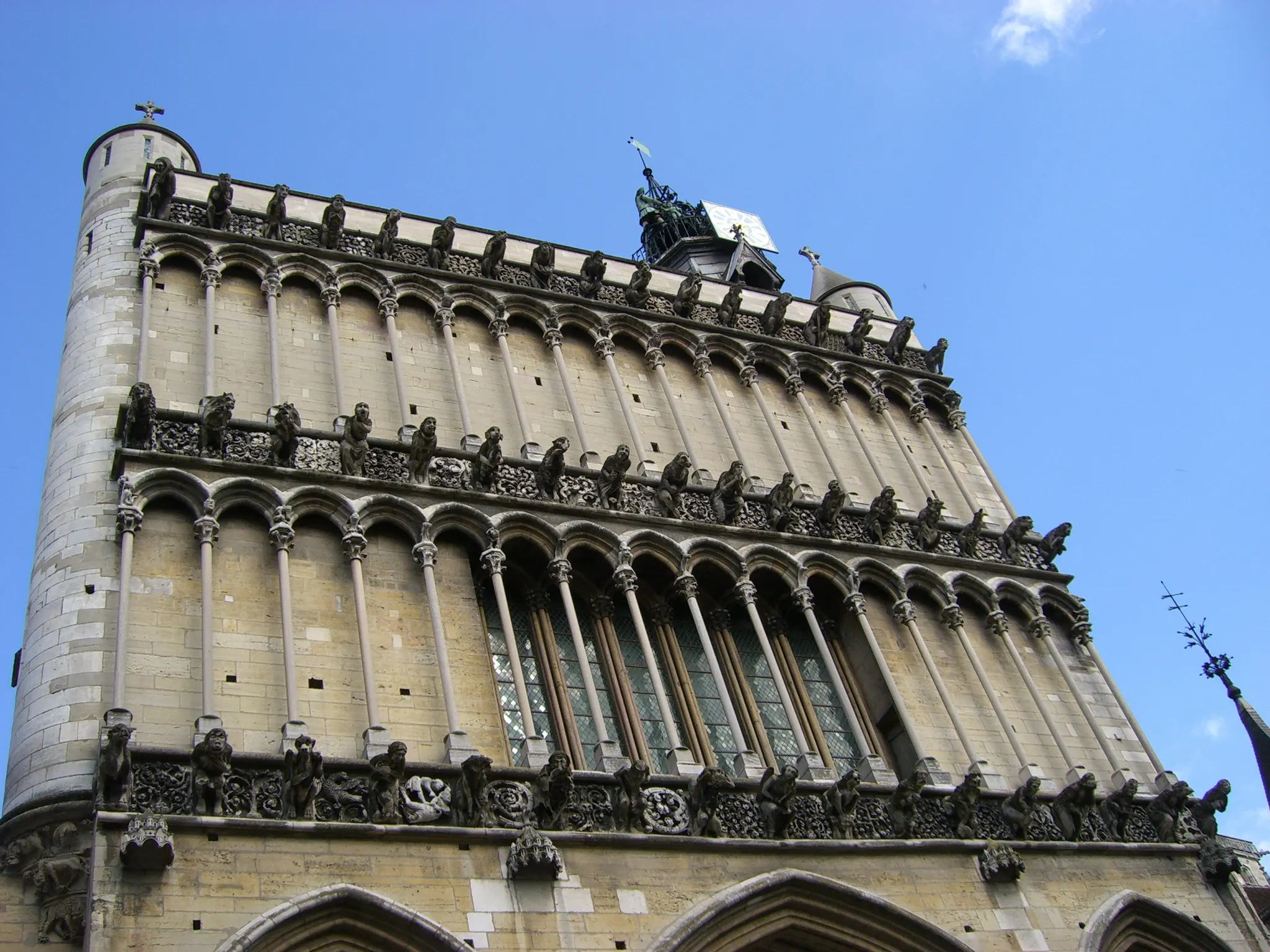 2006 Jun - Prominent gargoyles stone carving at Church of Notre-Dame of Dijon - Dijon